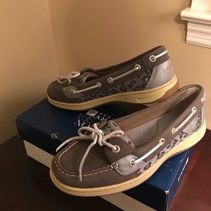 Brand new sperry boat shoes 7.5 still in the box